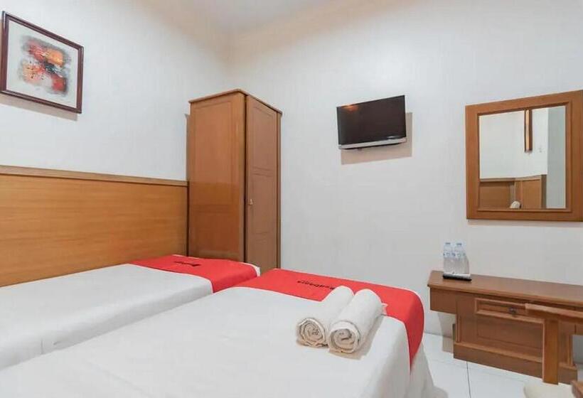 Quarto Estandar, Reddoorz At Arwiga