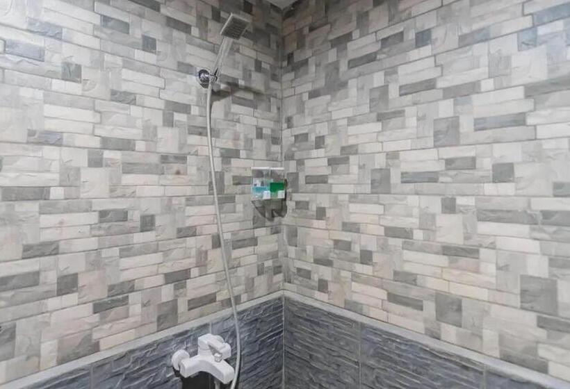 Quarto Deluxe, Reddoorz At Arwiga