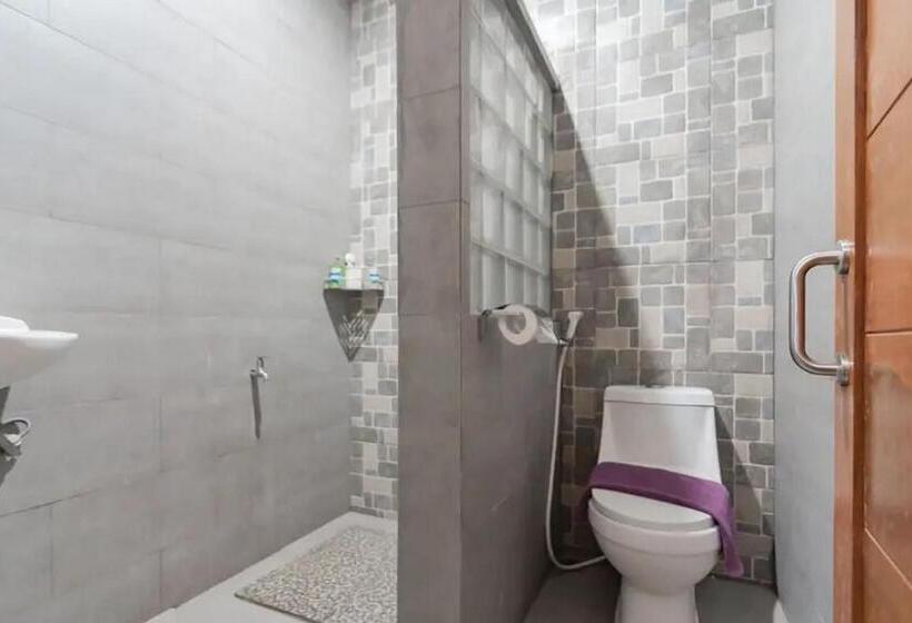 Suíte, Reddoorz At Arwiga