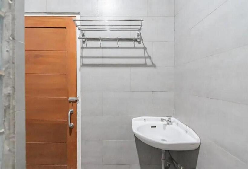 Suíte, Reddoorz At Arwiga