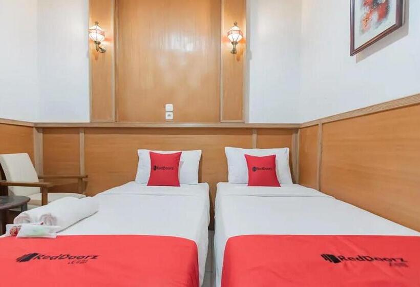 Quarto Estandar, Reddoorz At Arwiga