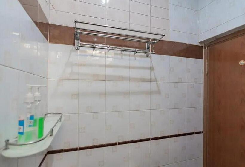 Quarto Estandar, Reddoorz At Arwiga