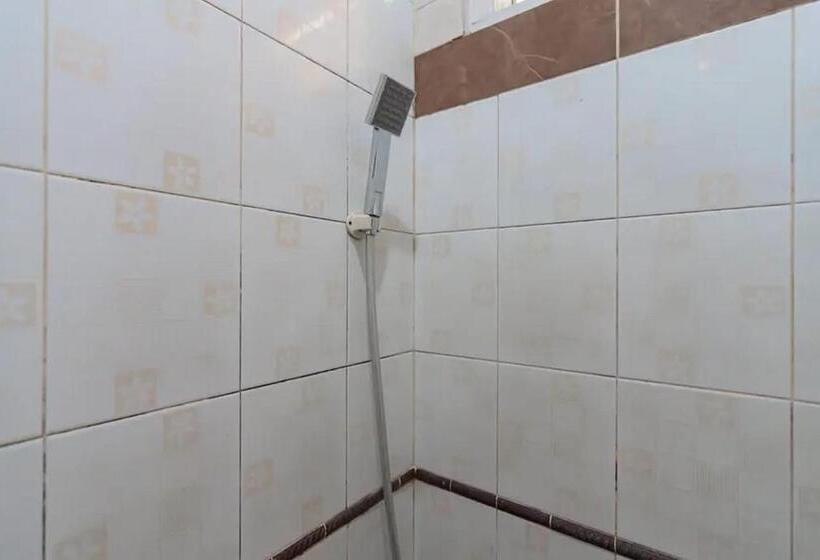 Quarto Estandar, Reddoorz At Arwiga