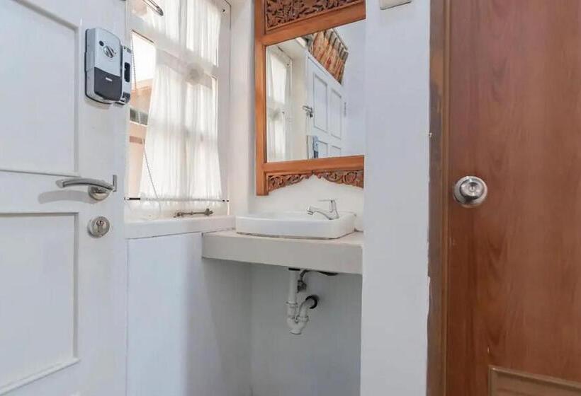 Quarto Estandar, Reddoorz At Arwiga