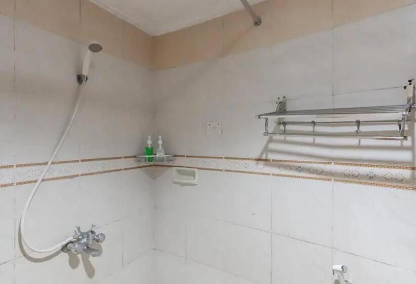 Quarto Deluxe, Reddoorz At Arwiga