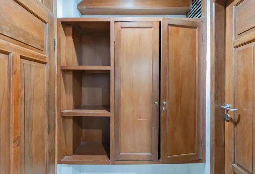 Quarto Deluxe, Reddoorz At Arwiga