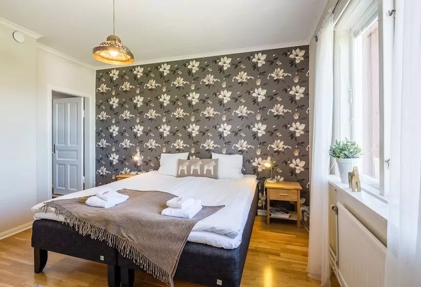 Perhehuone, Lustigsgården Boutique