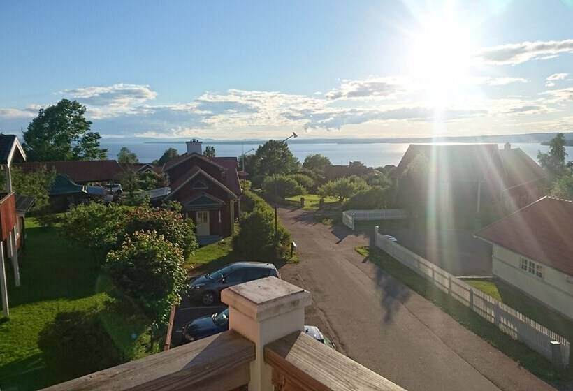 Номер Стандарт Вид на Озеро, Lustigsgården Boutique