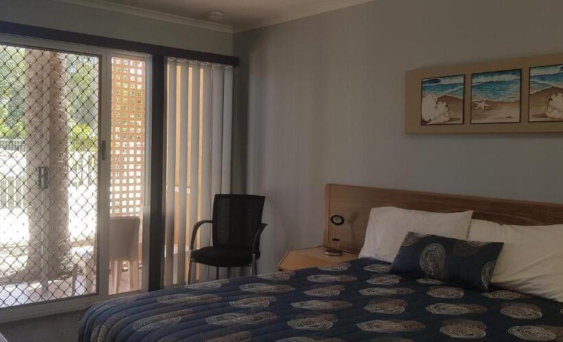 스탠다드 룸, Rainbow Sands Resort