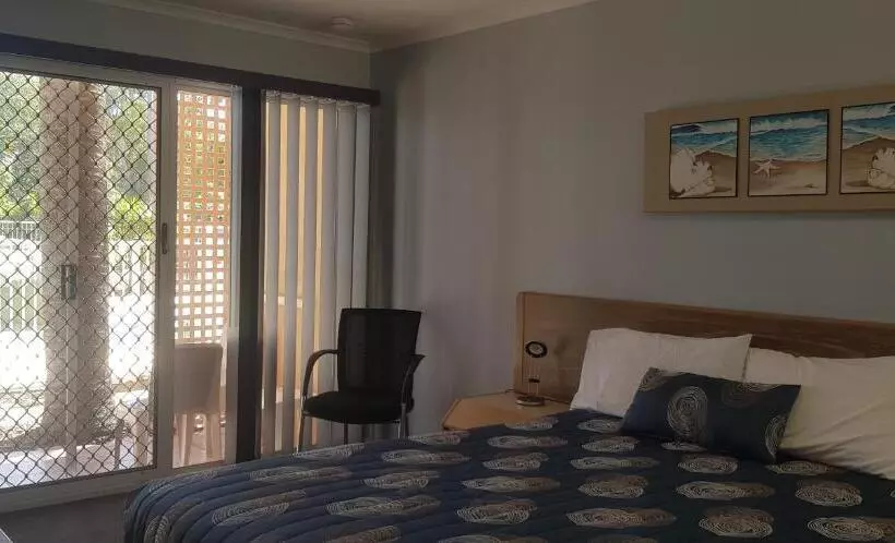 اتاق استاندارد, Rainbow Sands Resort