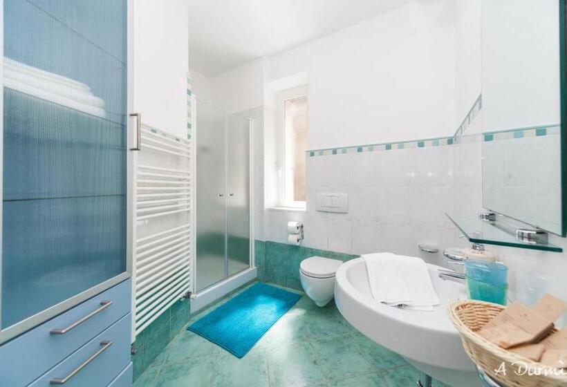 سوئیت جونیور با چشمانداز باغ, A Durmì