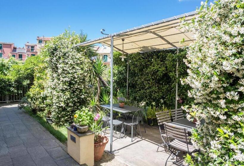 سوییت با چشمانداز باغ, A Durmì