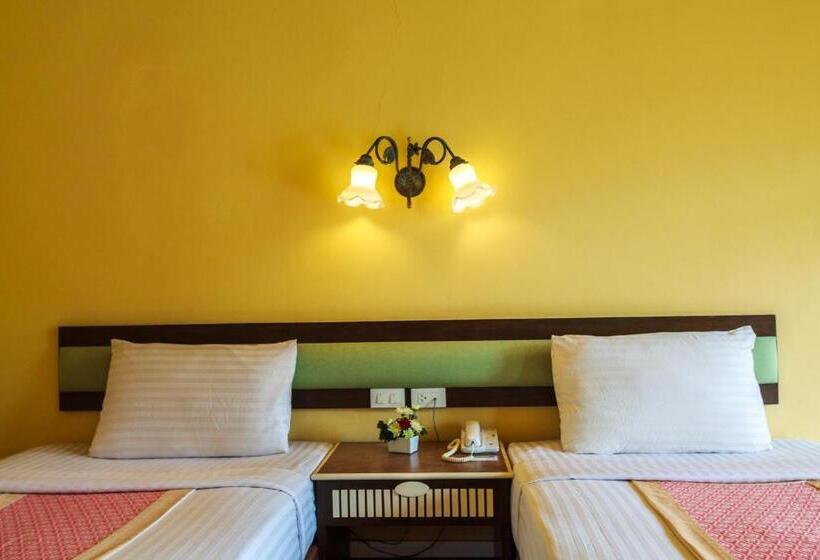 Superior room with lake view, Brookside Valley Resort