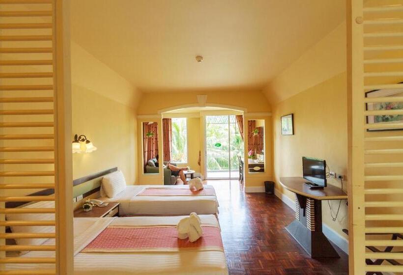 Superior room with lake view, Brookside Valley Resort