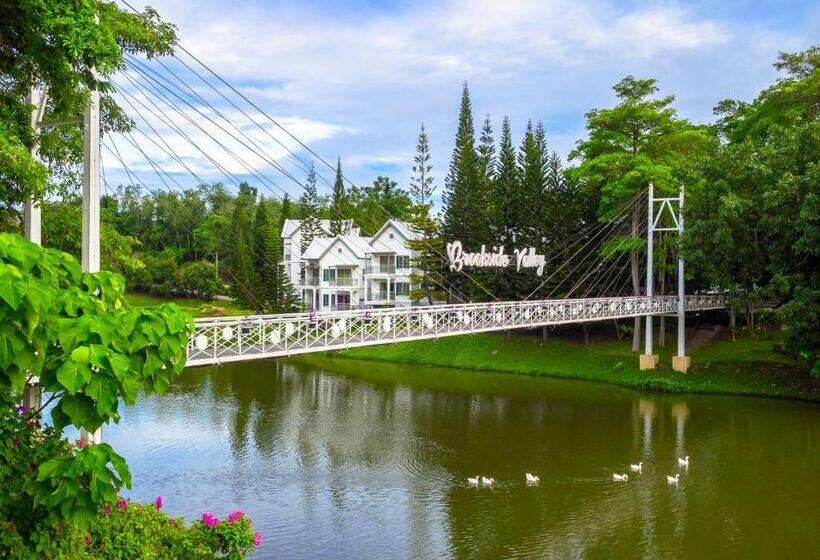 스위트 킹사이즈 침대, Brookside Valley Resort