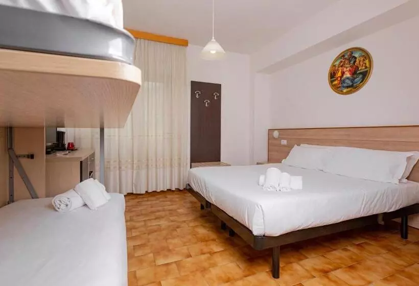 اتاق استاندارد چهار تخته, Catignano Hotel Ristorante