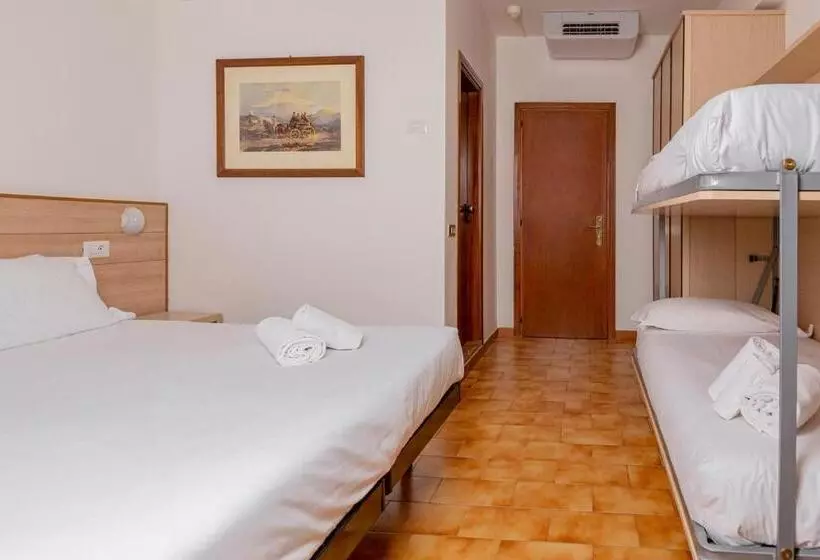 اتاق استاندارد چهار تخته, Catignano Hotel Ristorante