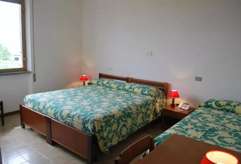 Standard Kolmen Hengen Huone, Albergo Smeraldo