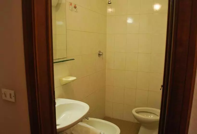 Standard Kolmen Hengen Huone, Albergo Smeraldo