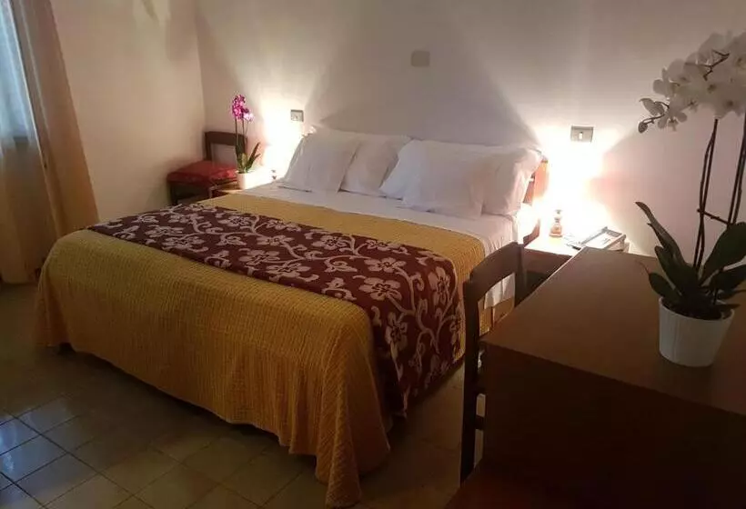 Standard-huone Jaettu Kylpyhuone, Albergo Smeraldo
