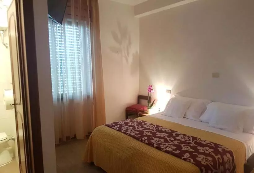 Standard-huone Jaettu Kylpyhuone, Albergo Smeraldo