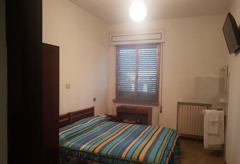 חדר סטנדרט חדר אמבטיה משותף, Albergo Smeraldo