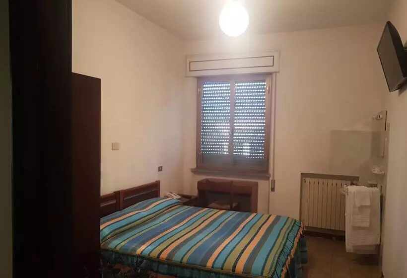 Standard-huone Jaettu Kylpyhuone, Albergo Smeraldo