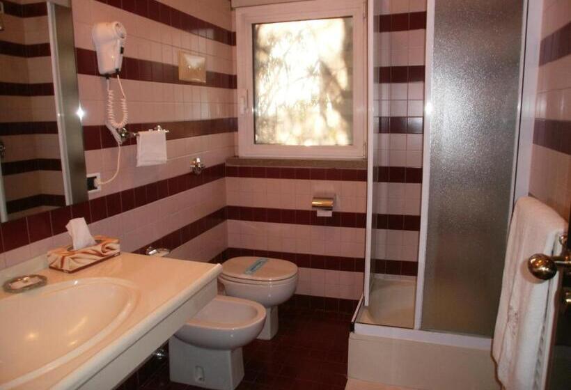 סוויטת ג'וניור, Albergo Villa & Roma