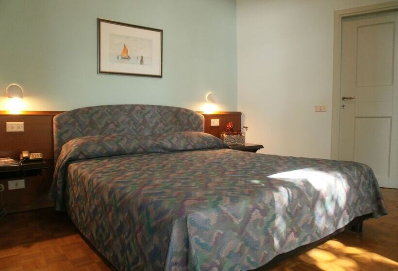Люкс Классика, Albergo Villa & Roma