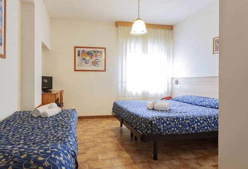 经济型三人房间, Catignano Hotel Ristorante