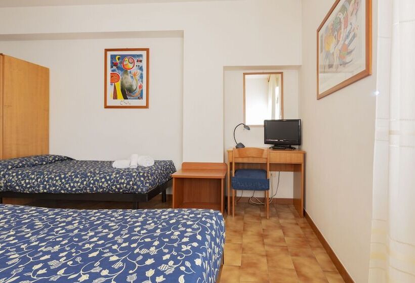 经济型三人房间, Catignano Hotel Ristorante