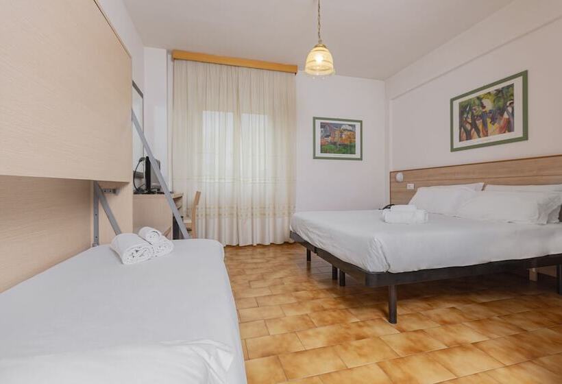 标准三人间, Catignano Hotel Ristorante