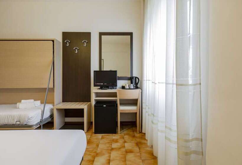 标准三人间, Catignano Hotel Ristorante