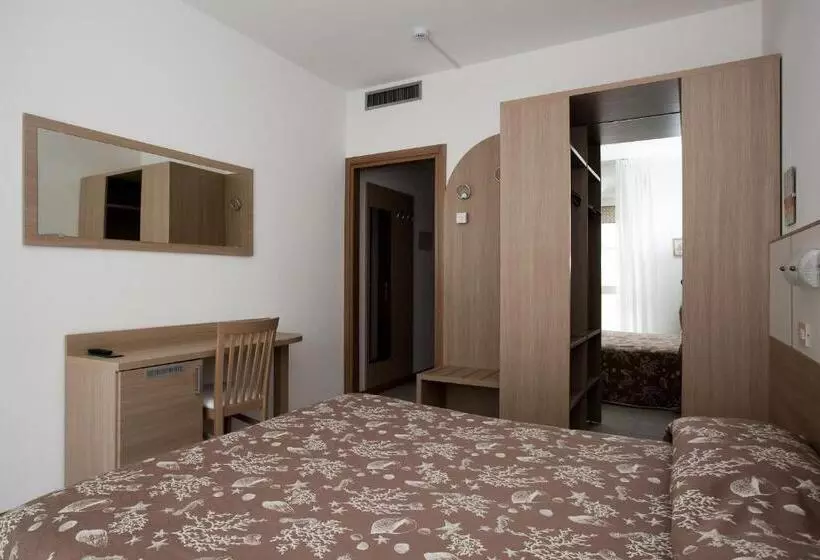 Economy Quadruple Room, Columbia & Ninfea