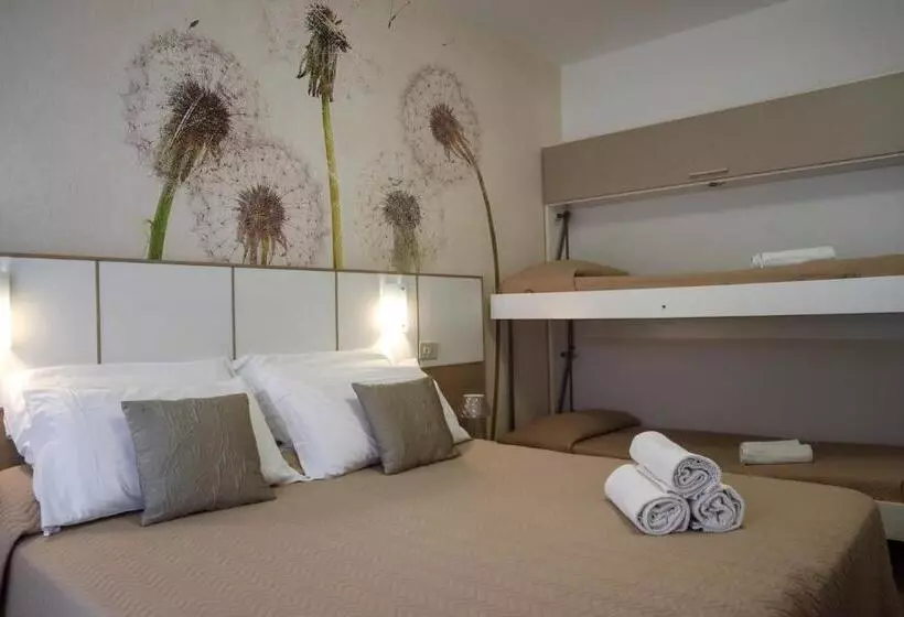 Economy Quadruple Room, Columbia & Ninfea