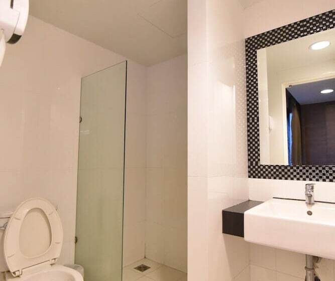 غرفة قياسية ثلاثية, Leevana