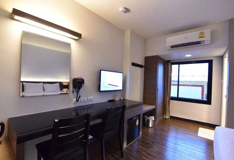 غرفة قياسية ثلاثية, Leevana