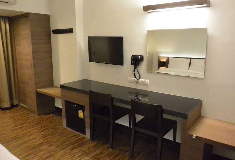 غرفة قياسية ثلاثية, Leevana