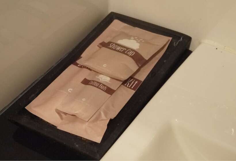 غرفة ديلوكس ثلاثية, Leevana