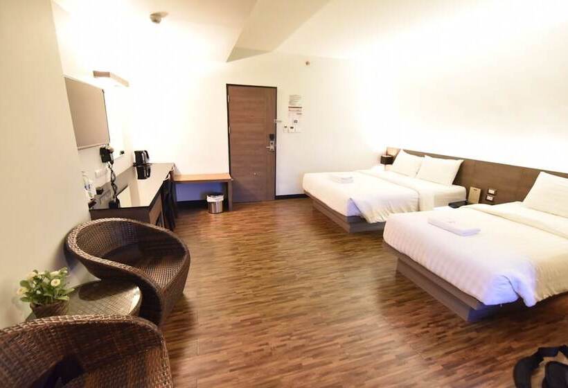 غرفة ديلوكس ثلاثية, Leevana