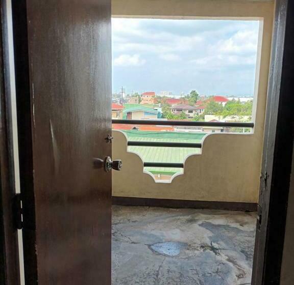 Номер Deluxe, Mactan Pension House