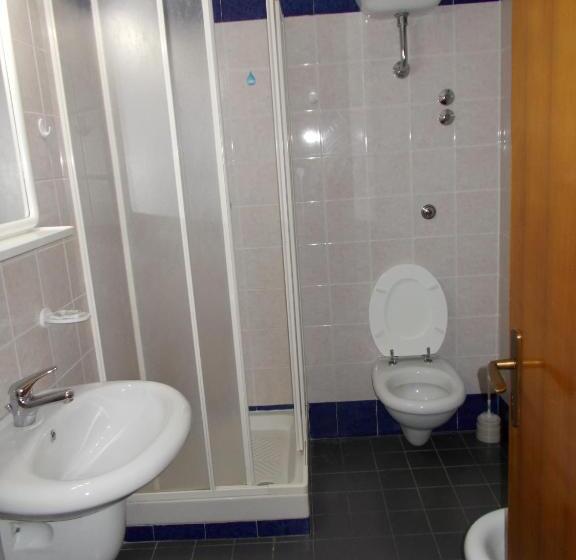 חדר סטנדרט יחיד, Maremonti