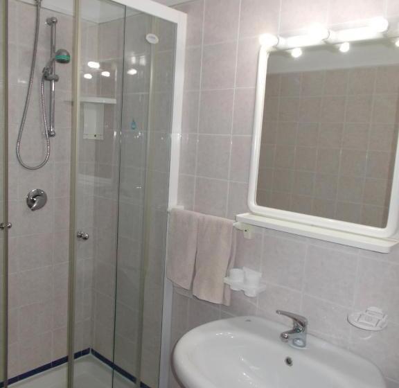 חדר סטנדרט לשלושה עם מרפסת, Maremonti