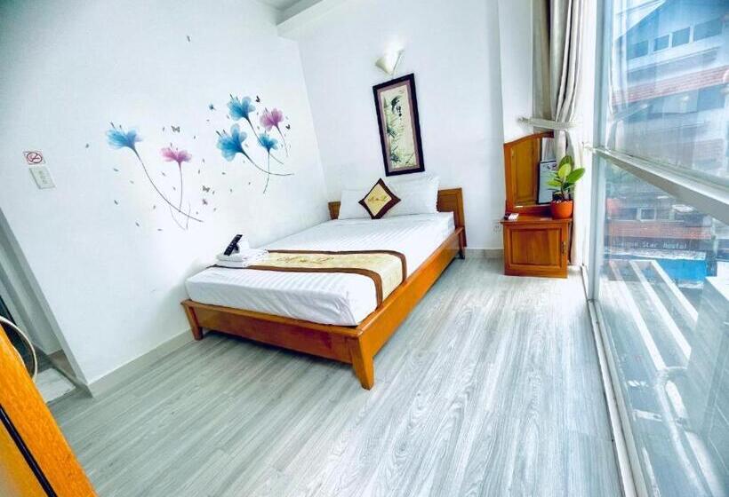 اتاق لوکس, Marie Line