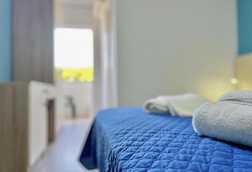 エコノミールーム, Old River