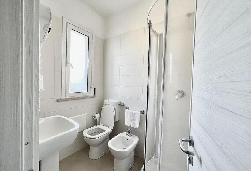 エコノミールーム, Old River