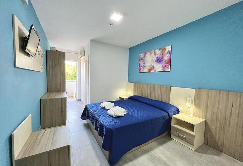 エコノミールーム, Old River