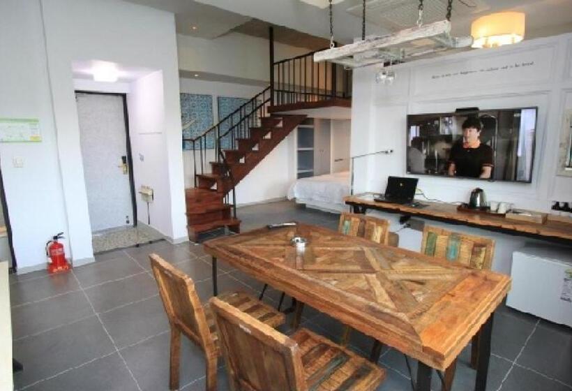 اتاق استاندارد با چشم‌انداز استخر, Hound Hotel Changwon Terminal