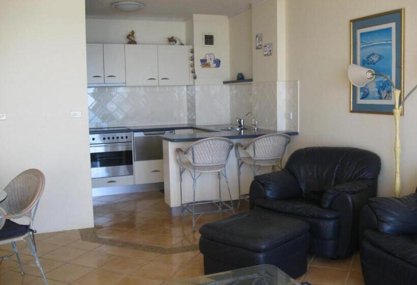 דירת חדר נוף לים, The Dorsal Boutique