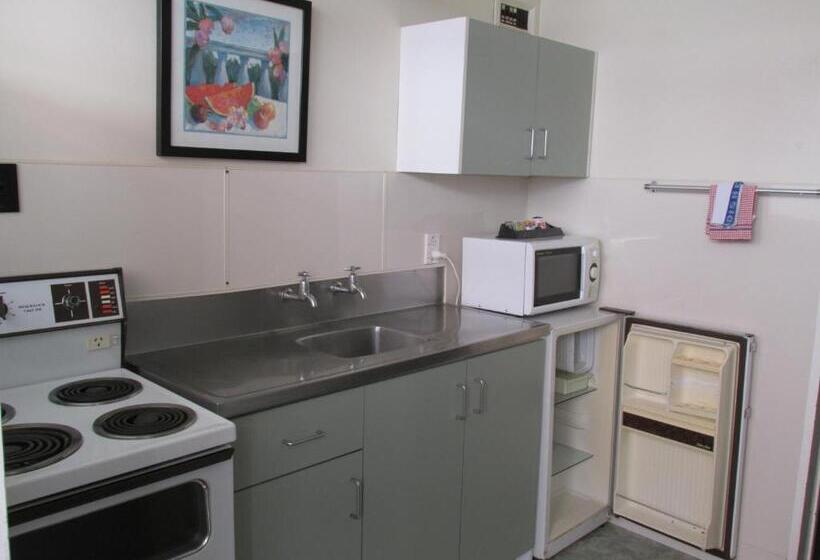 스탠다드 스튜디오, Kuirau Park Motor Lodge